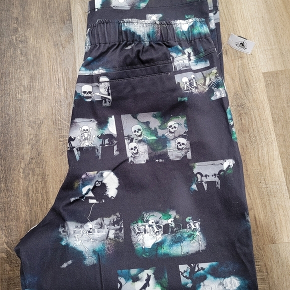 Disney Men's Black Graphic Pants - Picture 10 of 16